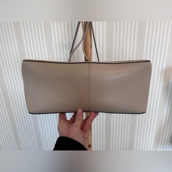 Banana Republic Leather Large East-West Tote in taupe with a lime interior - Picture 5 of 11